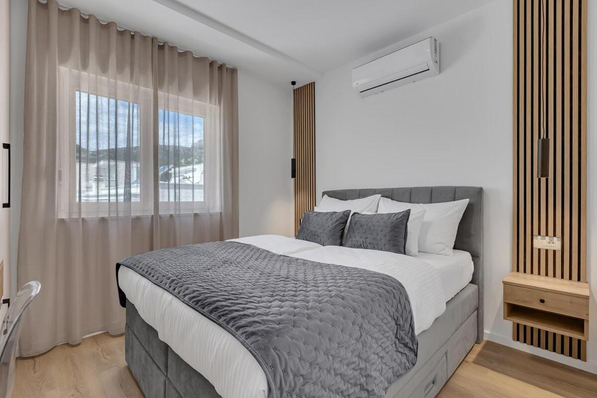 Easy Times 1 - Exklusiv * Makarska